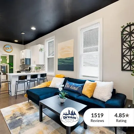 Stylish 2 Bdr Coach House Steps From The Lake